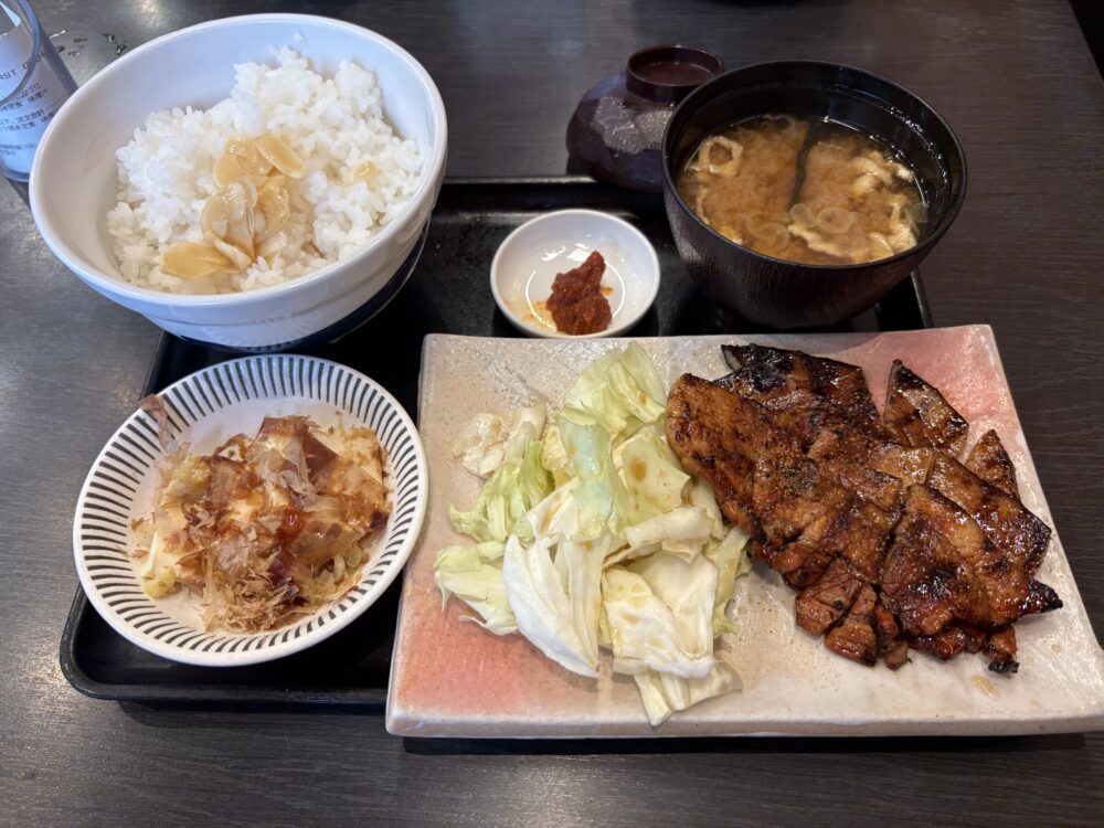 ランチタイムのお得な定食1100円
香ばしい豚肉がうまい！