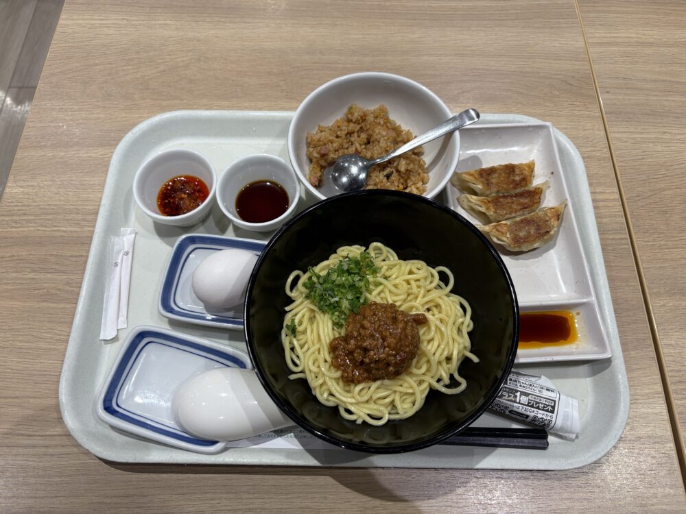 肉味噌ませ麺に餃子3個＋半チャーハンのセット　