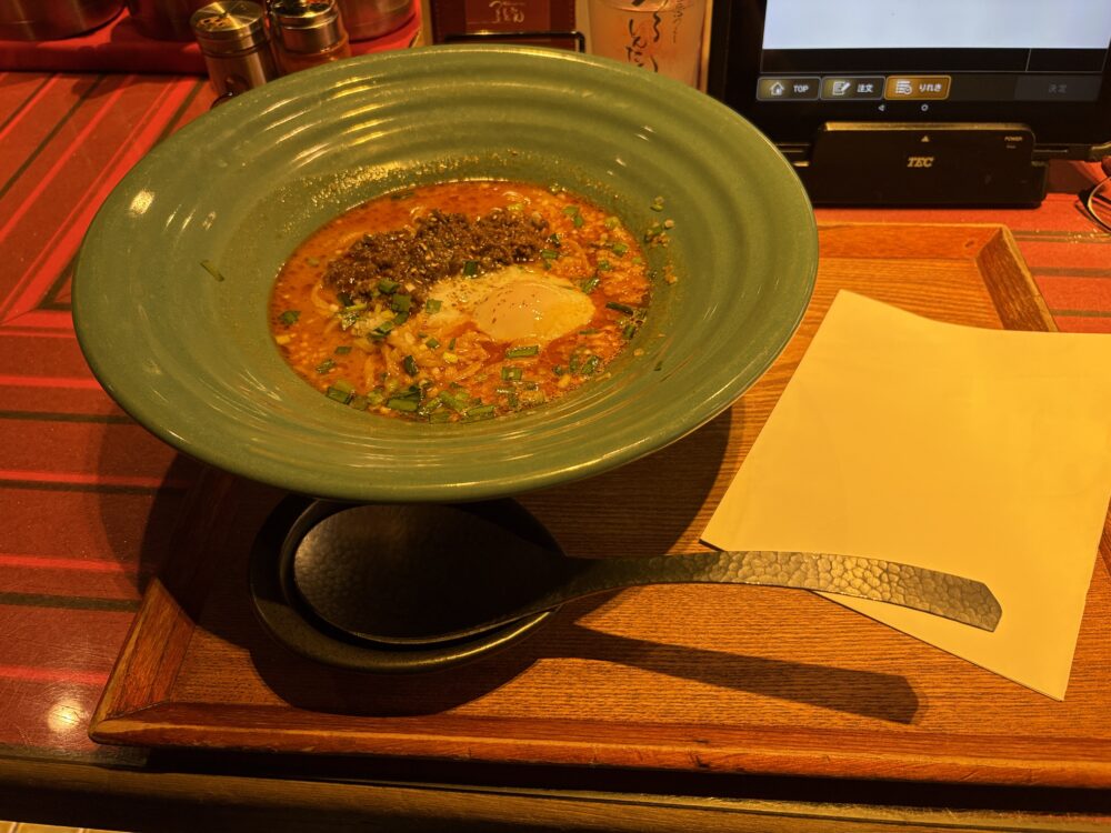 「つるとんたん」程よい辛さの白胡麻担々うどん