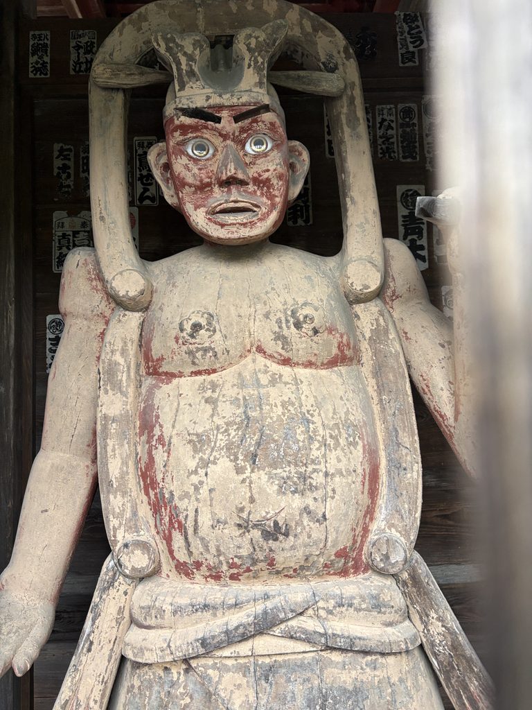 「永福寺」の仁王像ユーモラスなお顔
