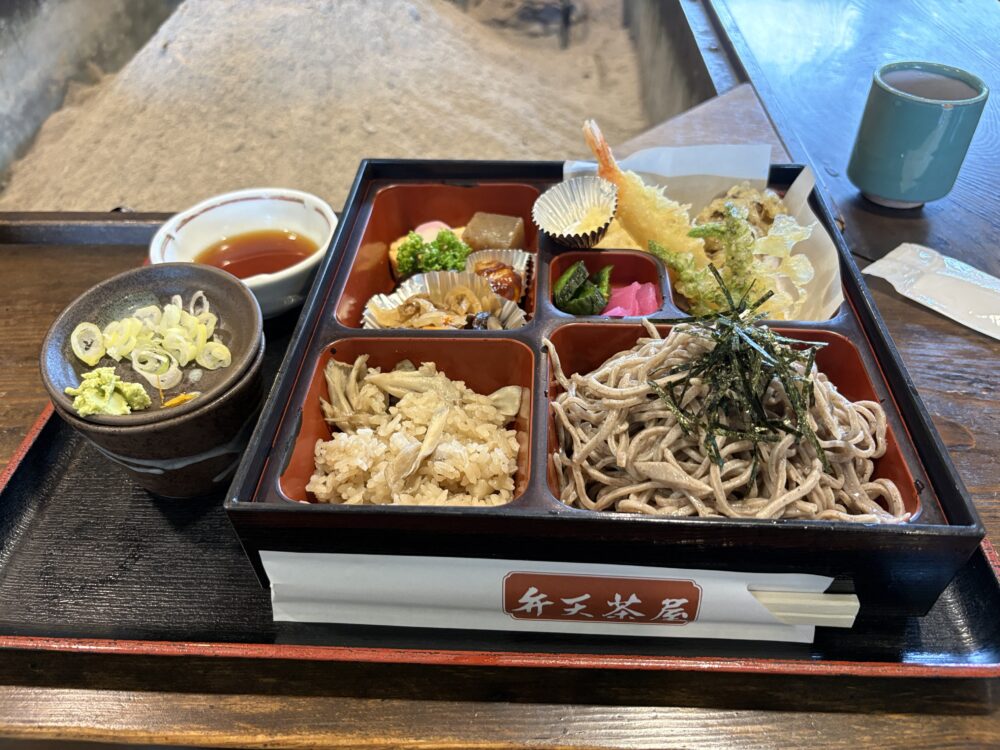 「弁天茶屋」の上そば定食